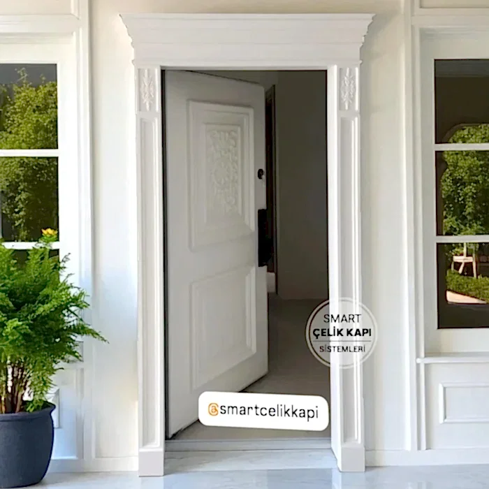 Beyaz Lüx Dekoratif Detay Çelik Kapı Modeli PAD-11