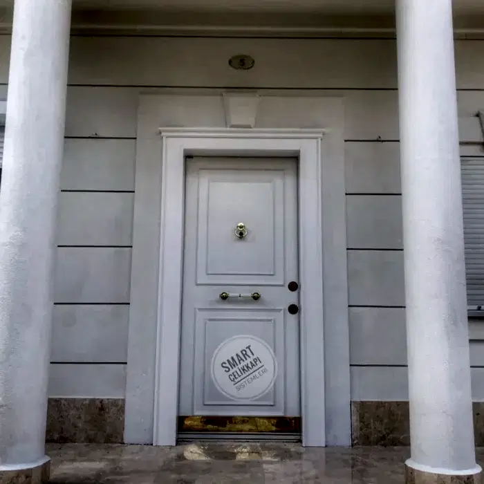 Beyaz Lüx Altın Detay Çelik Kapı Modeli PAD-7